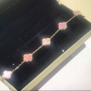 Van Cleef & Arpels Vintage Alhambra bracelet, 5 motifs, 18K yellow gold